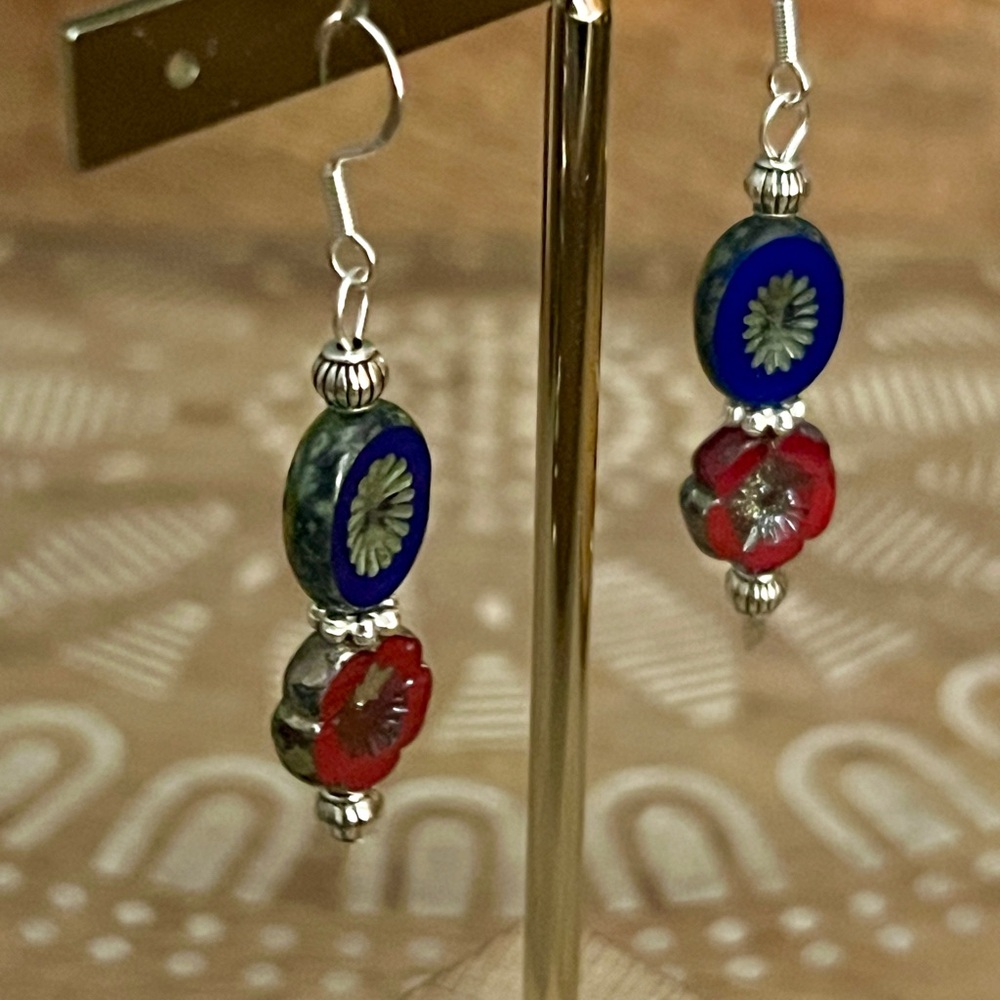 New Gorgeous Blue & Red Flower Czech Glass Earrings With 925 Silver French Hooks - Picture 3 of 9